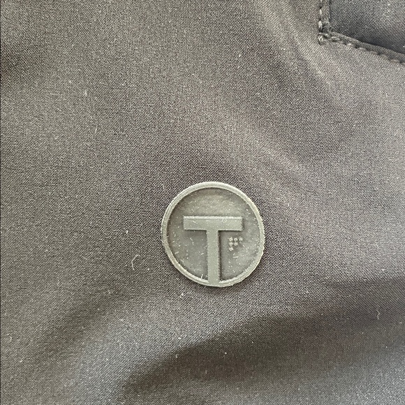 NWT Reversible water repellent black and white vest - Picture 6 of 6